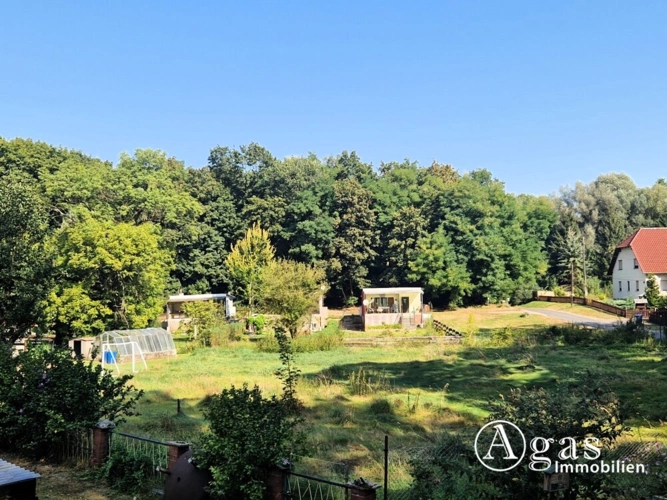 Grundstück mit Sicht auf die Bungalows