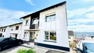 Hochwertiges Drei- bis Vierfamilienhaus in erhobener Ortsrandlage mit Panoramabl...