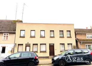 Einfamilienhaus mit Garage und Nebengebäude in Friesack