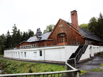 GROSSES FERIENOBJEKT IN WUNDERBARER NATUR